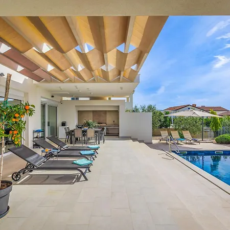Villa Aponia By Interhome Sveti Lovrec Pazenaticki