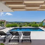 Aponia By Interhome * Sveti Lovreč Pazenatički