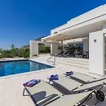 Aponia By Interhome *
