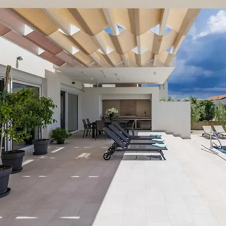 Villa Aponia By Interhome